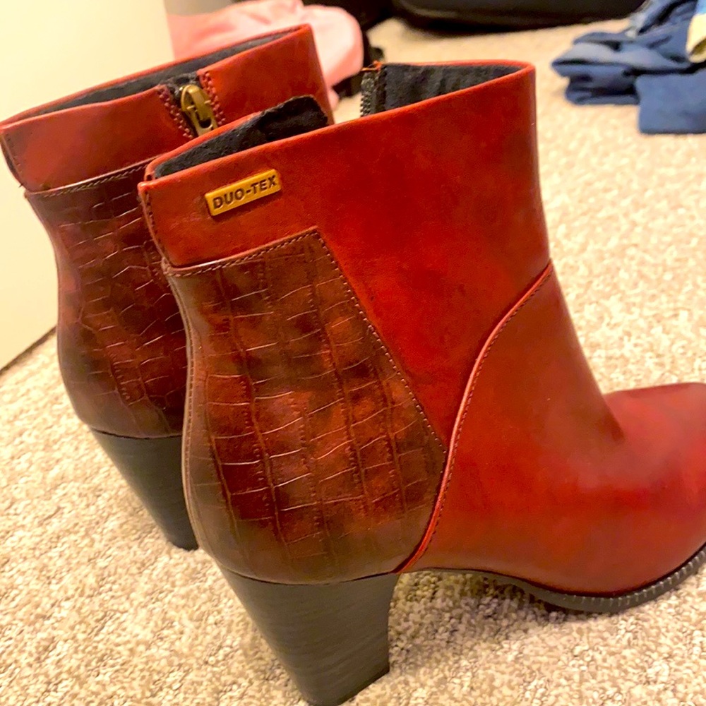 The most stylish boots evaaaa only 90$